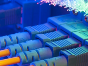 Dywedwch wrth ym Mwy am Esblygiad Technolegau a Deunyddiau mewn Cablau Optig Ffibr Claddol